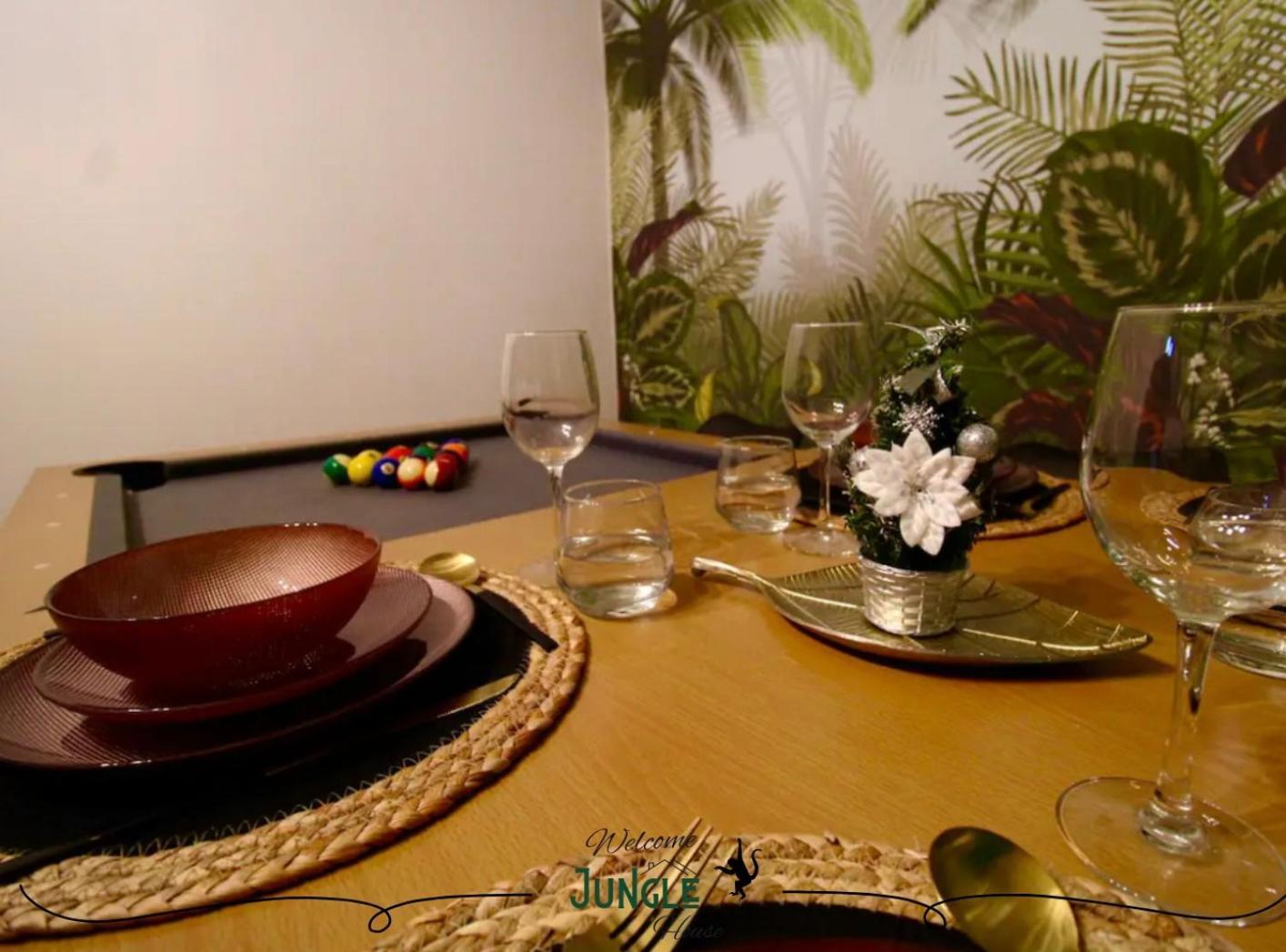 Maison "Jungle House" 90 M2 Billard, Retroprojecteur, Bar A Jeux , Vinyle, Wifi Fibre, Ideal Pro & Famille A Montbrison Eksteriør billede